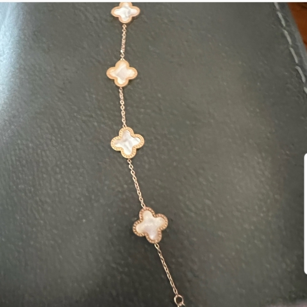 Mother Of Pearl Clover Bracelet - Picture 5 of 7